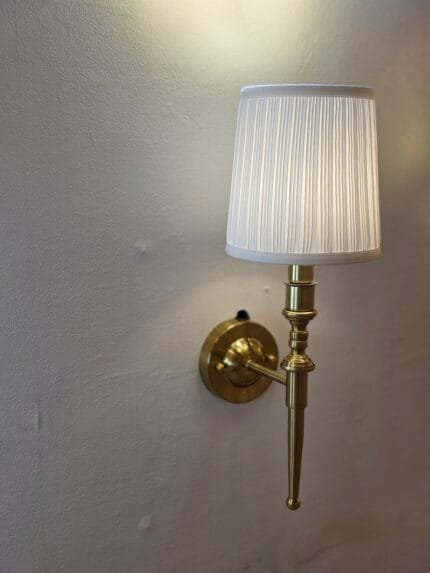 Ashley 1 - Ikea Traditional Wall Lamp