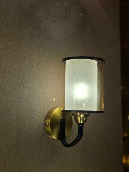 Vigatto 1 - Indoor Black & Golden Wall Lamp